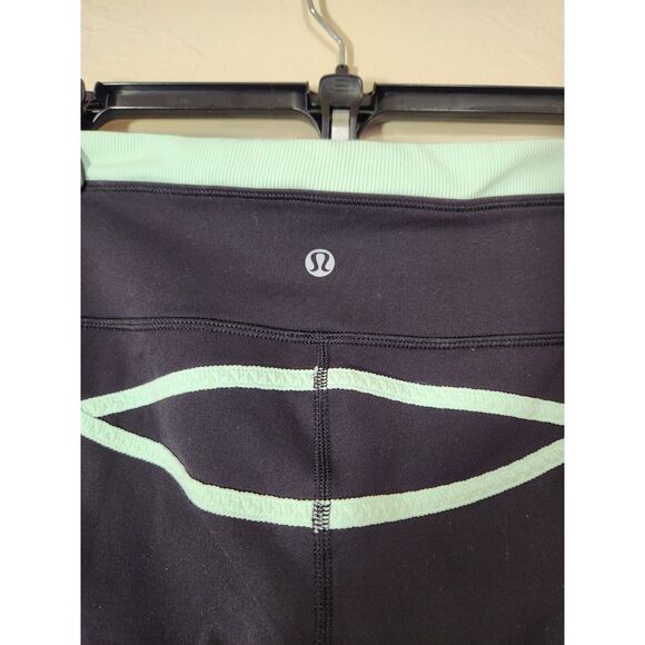 Lululemon Roll Out Crop Leggings Size 6 Black and Mint Green - Picture 5 of 7